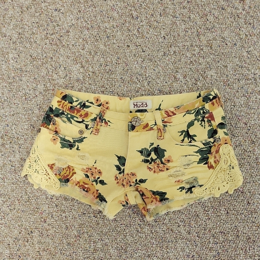 Mudd Y2K Yellow Floral Distressed Lace Jean Shorts Sz 1 summer denim